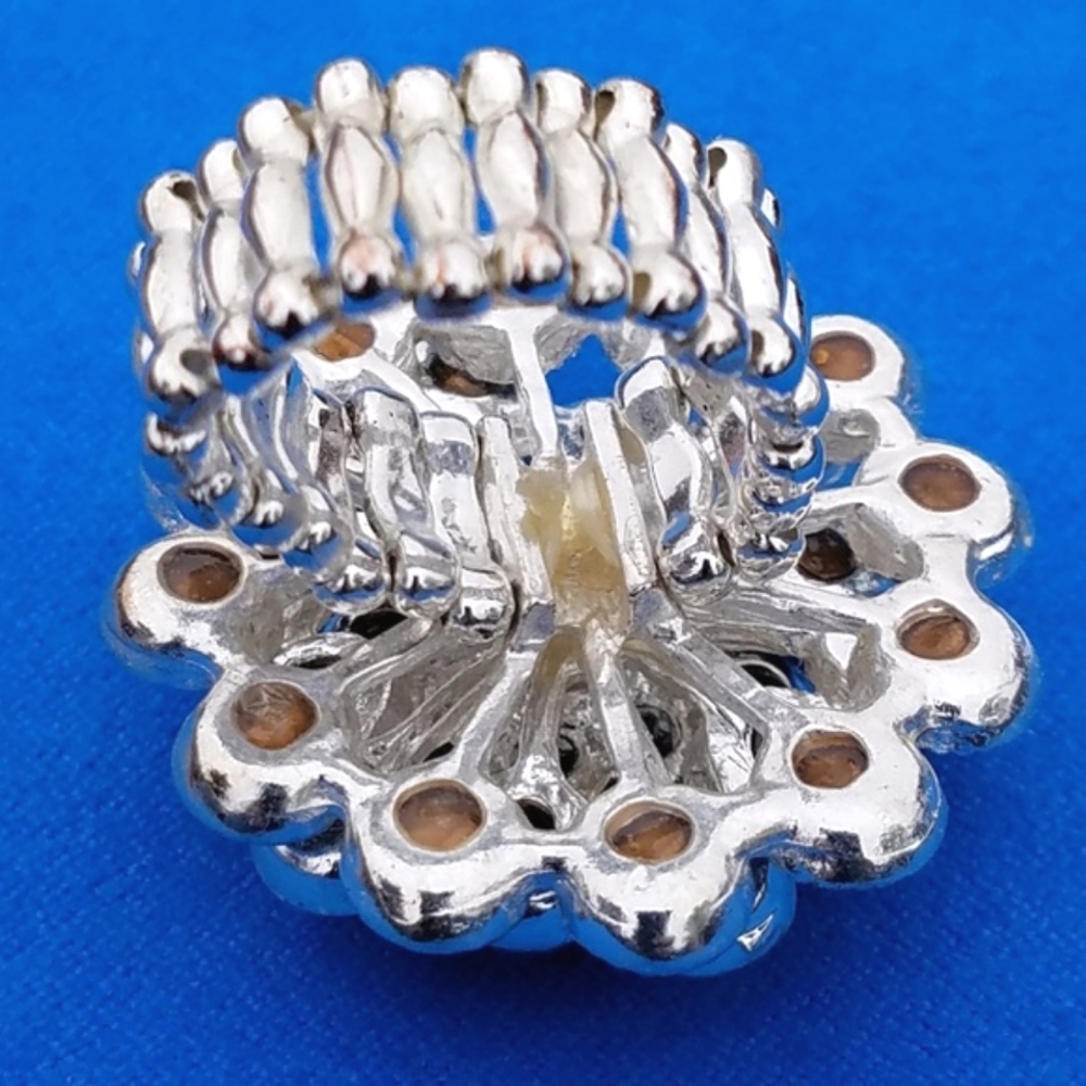 Flower Stretch Ring - Picture 3 of 4